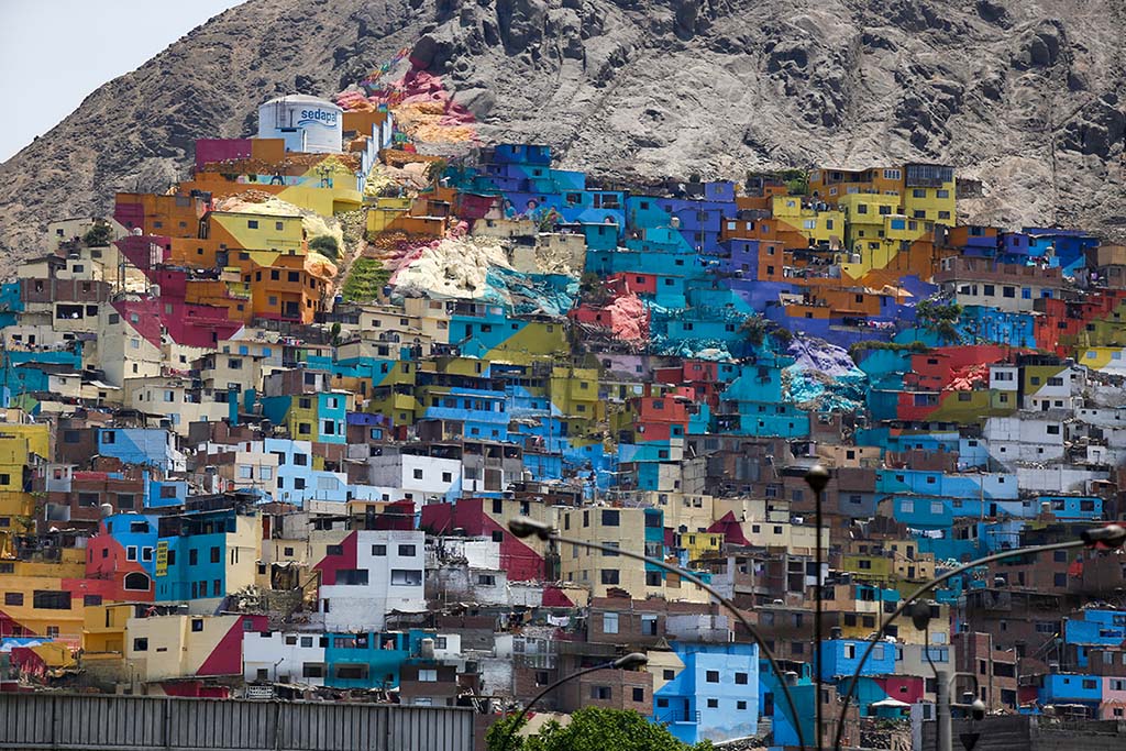 Peru színes házak
