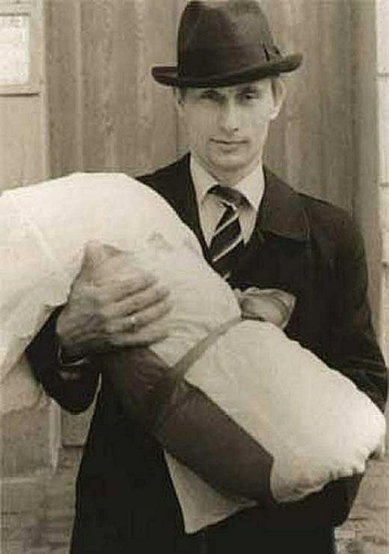 Vlagyimir Vlagyimirovics Putyin és a baba
