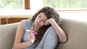 4 gyakori hormonális zavar, ami meddőséghez vezethet: nem csak a pajzsmiriggyel lehet gond