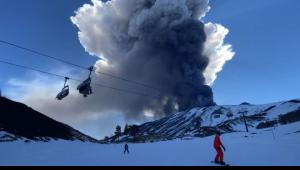 12 km magasra lövellte hamufelhőjét az Etna