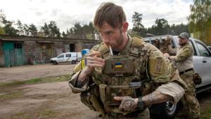 A brit, aki bombákat hatástalanít Ukrajnában