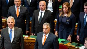 Törvényjavaslattal venne el hárommilliárdot a frakcióktól Kocsis Máté, hogy azt betegyék a rezsialapba