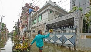 57 halálos áldozata van a heves monszunesőzéseknek Bangladesben és India északi részén