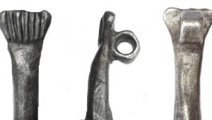 Római kori ezüst péniszt találtak egy angliai farmon