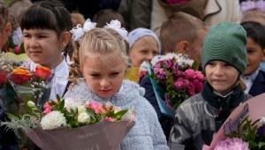 Miközben dúl az Ukrajna elleni háború, az orosz gyerekeket „hazafias” oktatással veszik célba