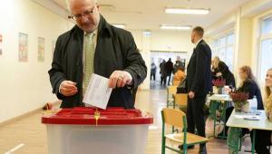 Választásokat tartanak Lettországban
