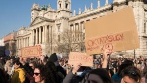 Gulyás Gergely: a pedagógusok béremelése az uniós pénzek folyósításának ütemétől függ