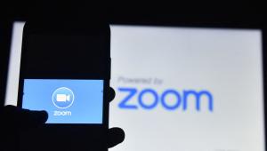 A Zoom elbocsát 1300 dolgozót