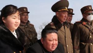 Kim Dzsong Un bezsongott: még több bombát akar