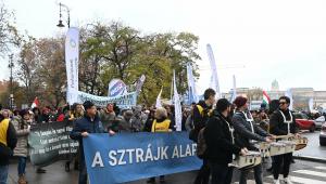 Tényleg olyan drasztikusan csökken a tanári szakszervezetek létszáma, mint ahogy a kormány állítja?
