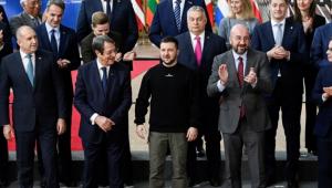 Az EP szívesen látná Ukrajnát a NATO-ban és az EU-ban, a Fidesz nem foglal állást