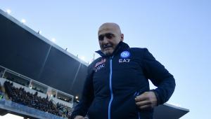A nápolyi fociultrák érzelmes búcsúajándékul visszaadták Spalletti edzőnek az általuk ellopott autója kormányát