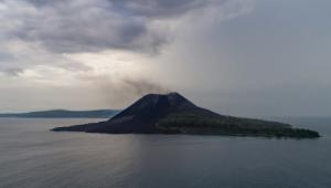 Kitörések sorozatával riogat Anak Krakatau