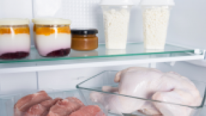 Ezt sosem gondoltad: Ennyi ideig tárolhatod a csirkehúst biztonságosan a hűtőszekrényben