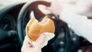 100 napig csak gyorséttermi ételeket evett a férfi: egészen döbbenetes, mi történt a testével