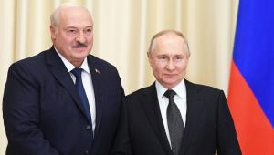 Látványos gesztussal kedveskedett Putyinnak a fehérorosz diktátorbarátja