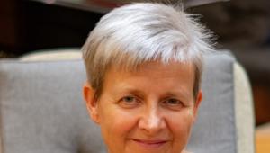 „Egy mérhetetlenül szelektív törzsi társadalom öngyilkos reflexiója saját magára” – Lannert Judit oktatáskutató a státusztörvényről