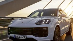 Bemutatkozott minden idők legerősebb Porsche SUV-ja