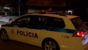 Az ablakából kezdett vaktában lövöldözni egy férfi éjszaka Pozsonyban, egy rendőr és civilek is megsérültek