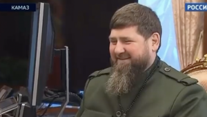 Egy videó szerint Kadirov annyira él, hogy még Putyinhoz is beugrott