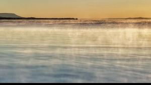 Így gőzölgött reggel a Balaton