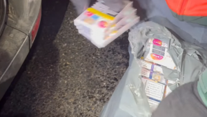 Redőnybe rejtett csempészcigit fogtak a pénzügyőrök Győrnél