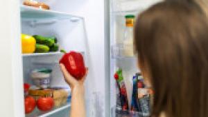 Ennek a 10 élelmiszernek semmi keresnivalója a hűtőben: kevesen tudják, de valójában nincs ott a helyük!