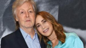 Ő a 81 éves Paul McCartney 17 évvel fiatalabb, ritkán látott felesége: a legendás zenész csodaszép nőt szeret