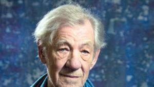 Ian McKellen balesetet szenvedett egy előadáson Londonban