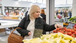 Lenkai Nóra nem válaszolt arra, hogy tudott-e a Neményéket háborúpártinak bélyegző fideszes szórólapokról