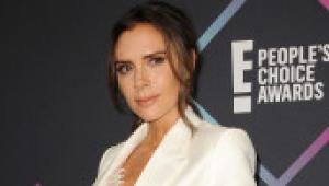 A napra lehet nézni, de rá nem: Victoria Beckham 13 éves lánya még édesanyját is túlragyogta a vörös szőnyegen - Fotók 