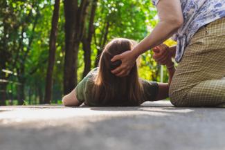 Nem csak rángás jelzi az epilepsziás rohamot: mi a pontos teendő, ha valaki rosszul lesz?