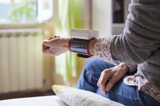 Bajt jelezhet, ha nem csökken a vérnyomás éjszaka: megnő a stroke és a szívbetegség kockázata is