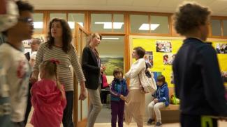 Sztoriban – Felértékeli, ajándékká változtatja az iskolai hétköznapokat a háború
