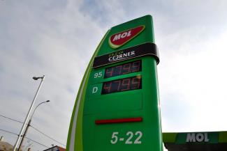 Mától nagy változás jön a benzinkúton: nem hatósági áron pörög a számláló