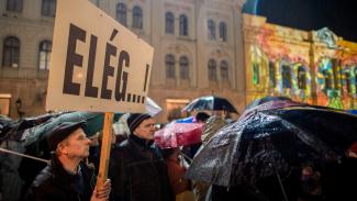 A fizetésemelést nem tudják összedobni, de több pécsi vállalkozás segíti a város tanárait