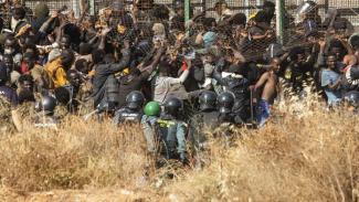 Afrikai bevándorlók rohamozták meg a melillai határkerítést