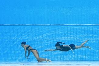 Edzője mentette ki a medencében elájuló amerikai szinkronúszót a budapesti vizes vb-n