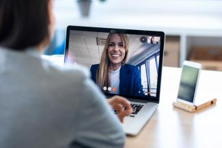 Így nem fulladnak unalomba az online meetingek