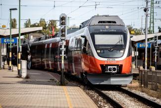 Veszprém környékén felújítják a vasutat, változik a menetrend