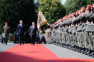 Még az osztrák szervezők szeme is elkerekedett Orbán Viktorék bécsi rongyrázásától