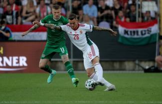 A Premier League-ben folytathatja a magyar válogatott jobbhátvédje