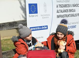 Több mint 10 milliárd forintnyi EU-s pénz jön az ukrajnai menekültek ellátására