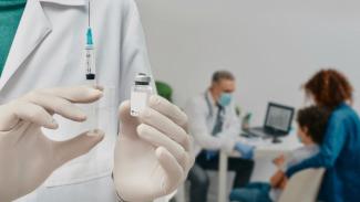 Európai Gyógyszerügynökség: Az mRNS-vakcinák átmenetileg erősebb menstruációs vérzést okozhatnak