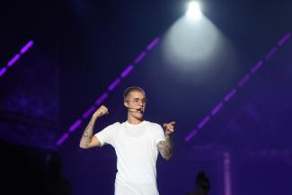 Justin Bieber eladja összes zenéjének a jogát