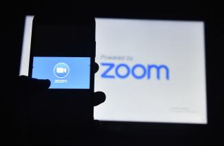 A Zoom elbocsát 1300 dolgozót