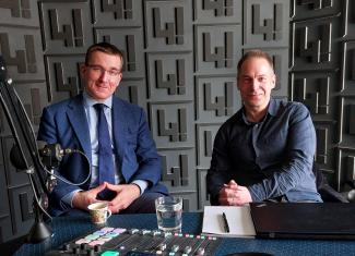 „Ha nem teszel semmit, biztosan dezinformálódsz” – podcast Krekó Péterrel és Rácz Andrással