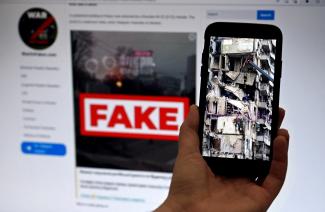 Először számoltak be a nagy techcégek arról, hány tartalmat töröltek Magyarországon dezinformáció terjesztése miatt
