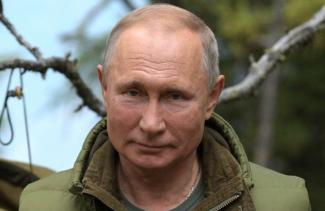 Már körözik Putyint, háborús bűnnel vádolják