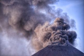 Torkot köszörül az Anak Krakatau